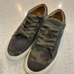 Camouflage Women’s Sneakers (Size 8)